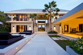 *Exquisite 4BD Luxury Villa in the Heart of Berawa